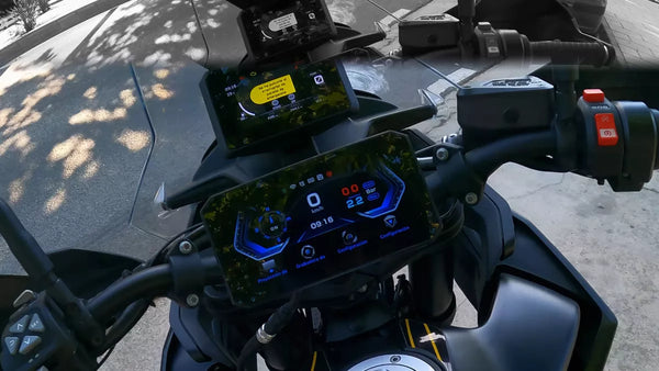 aoocci-blog-motorcycle-accessories-dashcam-vs-carplay-selection