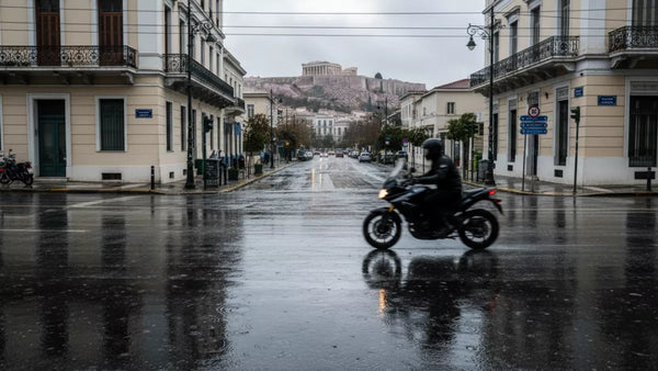 Χειμερινός Οδηγός Μοτοσυκλέτας: Ασφαλής Οδήγηση & Προετοιμασία σε Χιόνι και Παγετό